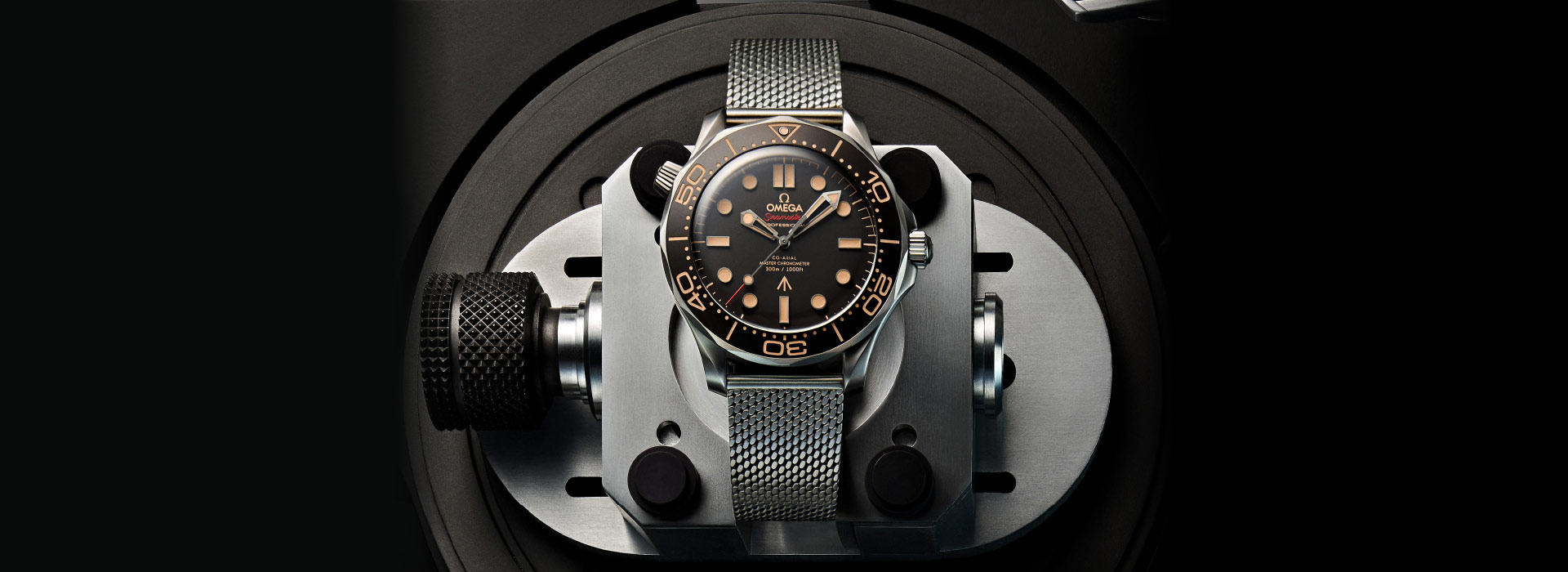 edel-praesentierte-uhr-von-omega-beim-juwelier-hestermann-und-sohn edel-praesentierte-uhr-von-omega-beim-juwelier-hestermann-und-sohn